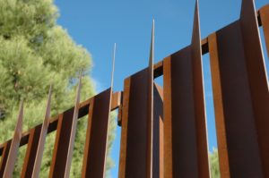 Lire la suite à propos de l’article Corten & Design : L’Art de l’Acier Patiné
